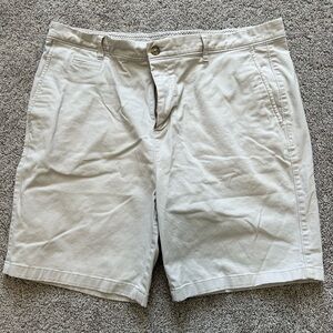 NWOT Men’s johnnie-O Size 40 Khaki Shorts